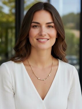 Kendra Scott Rhett Necklace – Gold Geometric Crystal Station Necklace